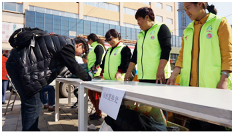 活動以&ldquo;做好事做善事做志愿者&rdquo;為主題，倡導節(jié)能減排、低碳出行、綠色出行的生活方式，鼓勵市民低碳出行。同時，在云紡的活動現(xiàn)場，昆明市青基會帶來了&ldquo;一家衣等于愛&rdquo;衣服回收箱，市民將廢舊的衣服投放到箱內(nèi)，志愿者送上一盆綠色植物或者一本圖書。