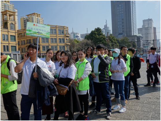 雷鋒精神，人人可學;奉獻愛心，處處可為。積小善為大善，善莫大焉。當有人需要幫助時，大家搭把手、出份力，社會將變得更加美好。